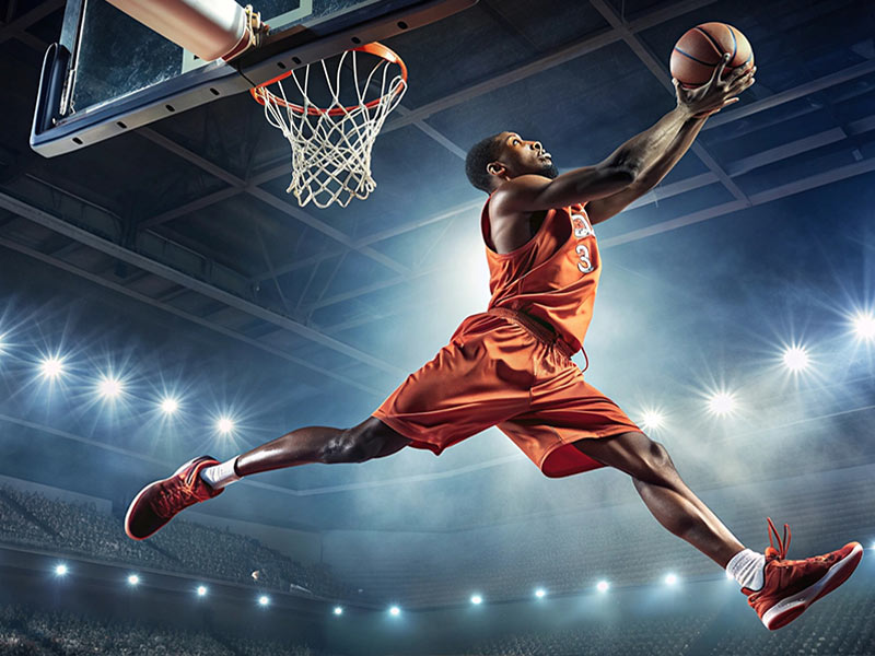 王哲林直呼内行！这位大哥快攻篮下连刷6次才投中包括多次空篮